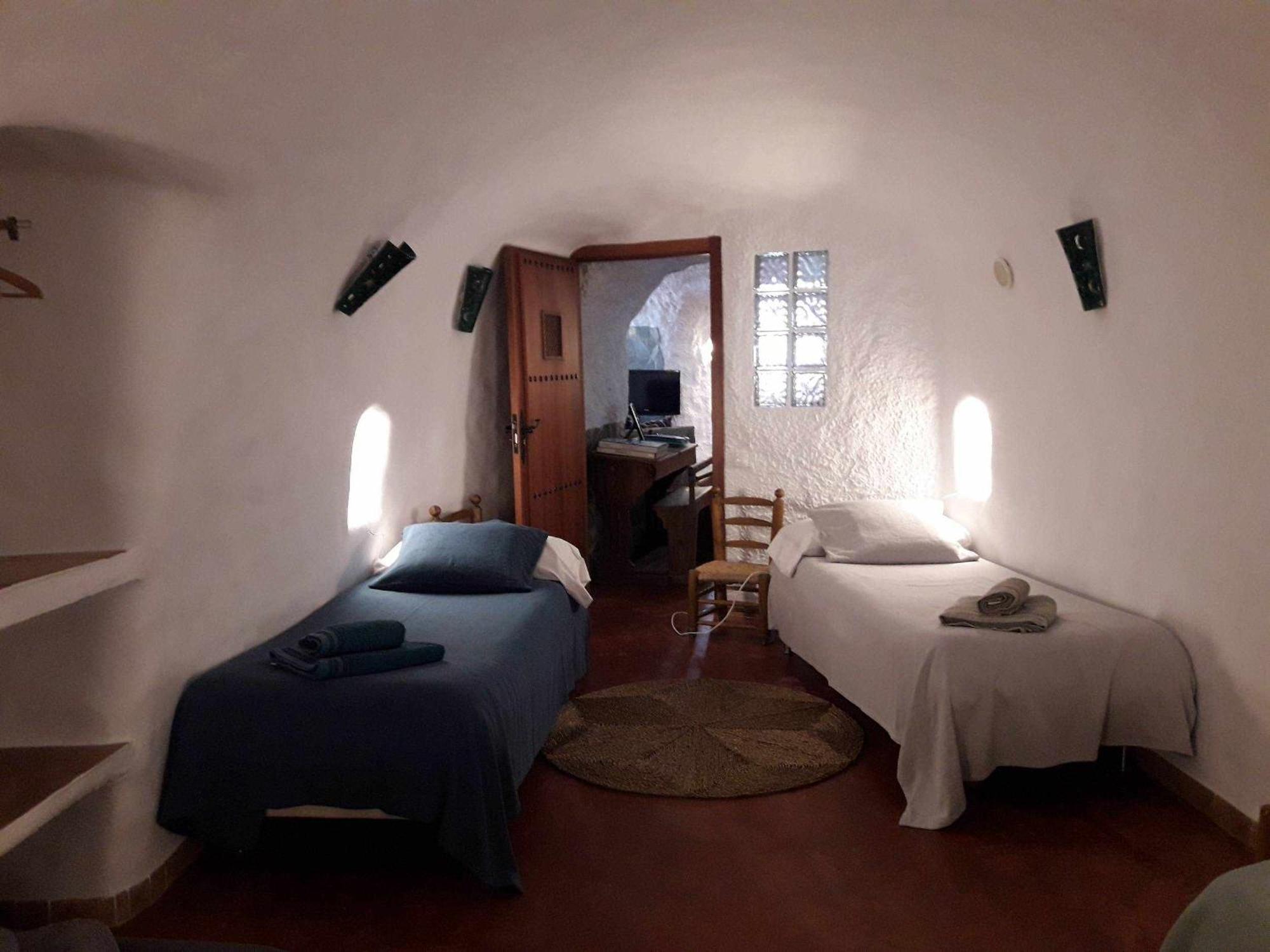Cuevas Andalucia Guest House Baza Ngoại thất bức ảnh
