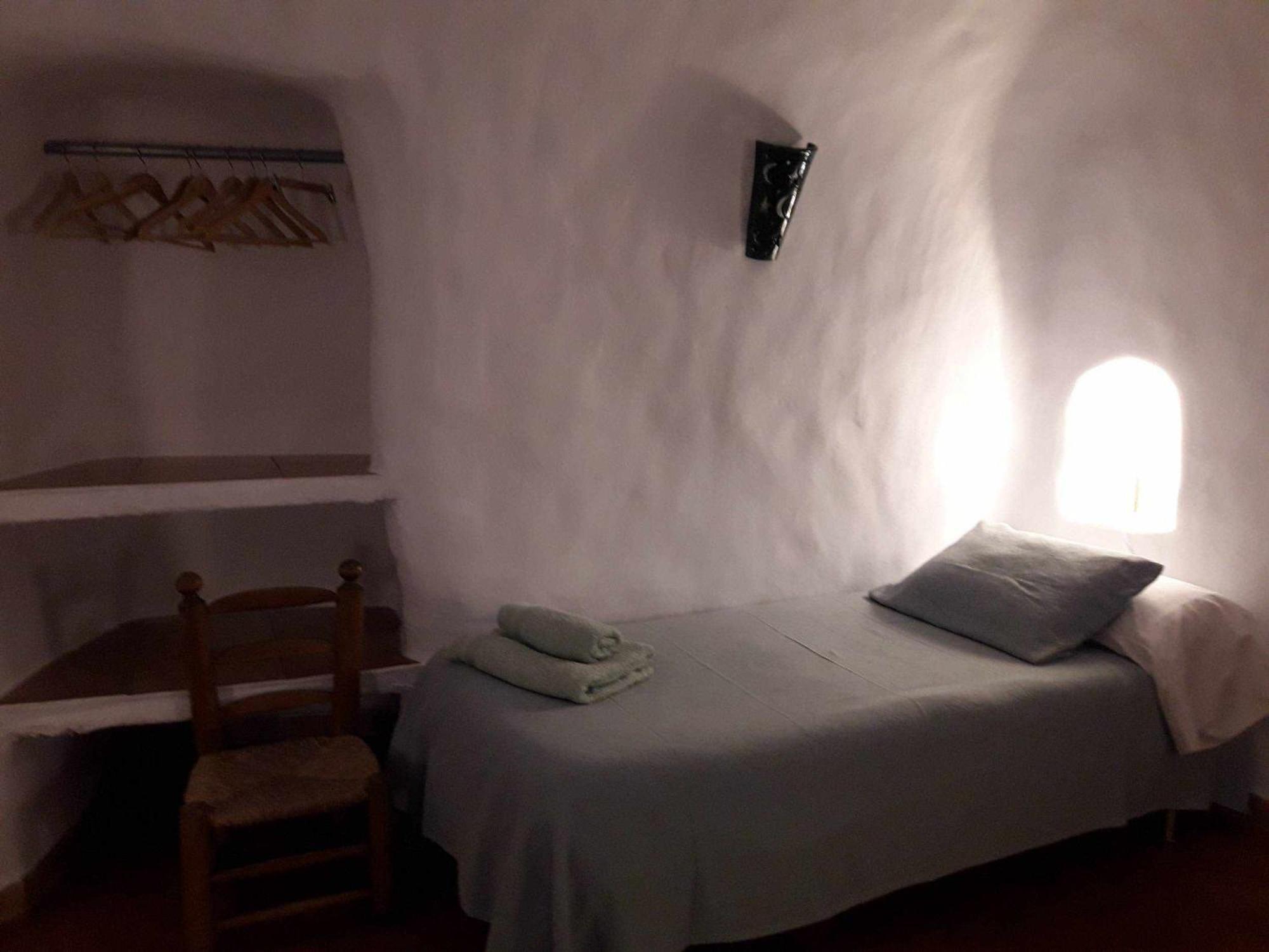 Cuevas Andalucia Guest House Baza Phòng bức ảnh